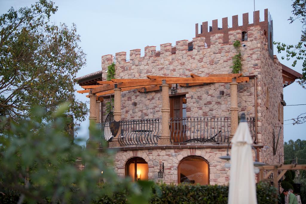 Castello Dei Templari Bed & Breakfast Lucca Exterior photo